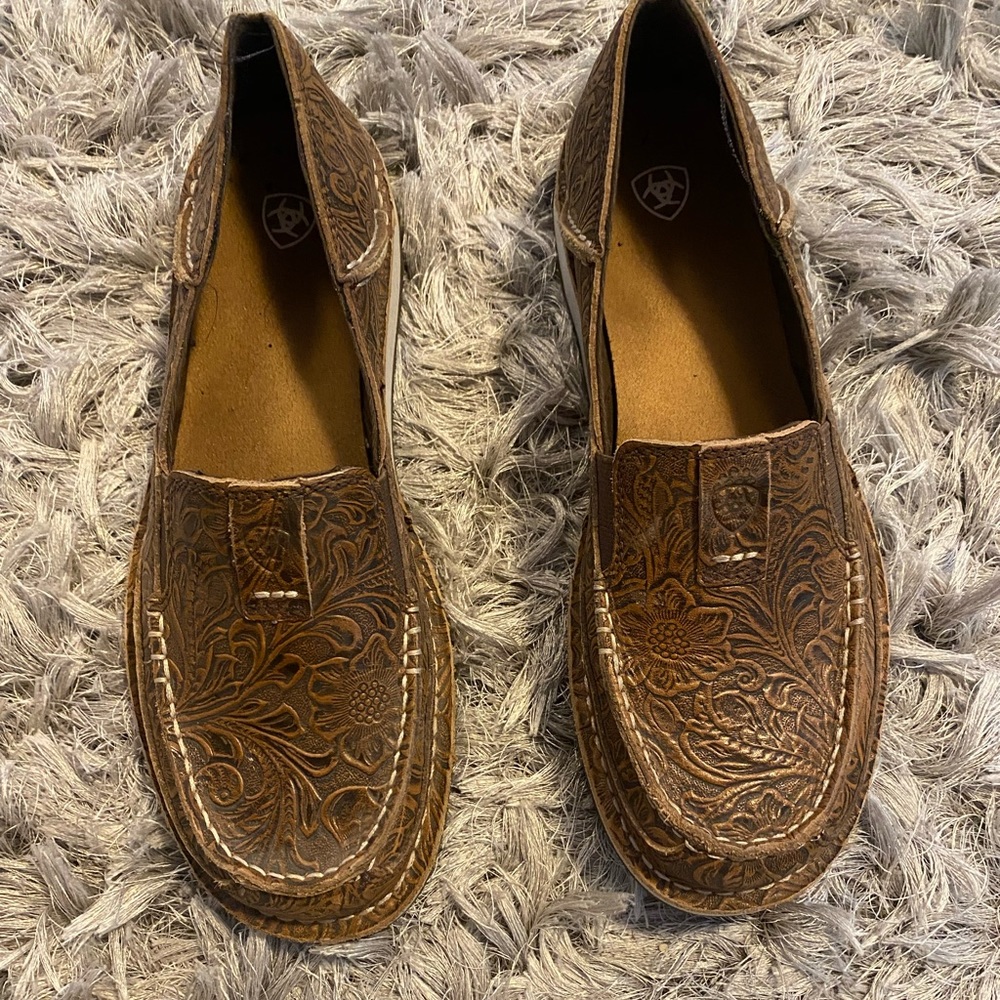 Ariat Cruisers size 10 Women’s